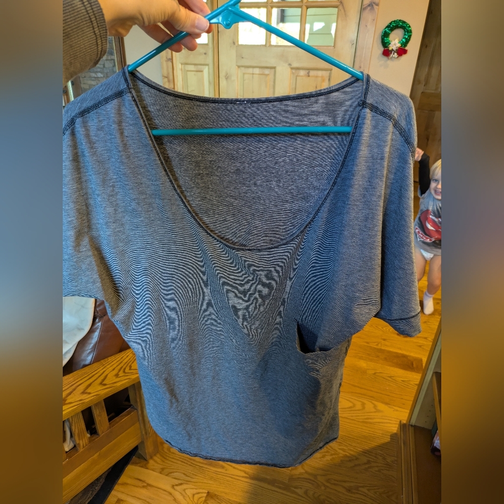 Lululemon tshirt